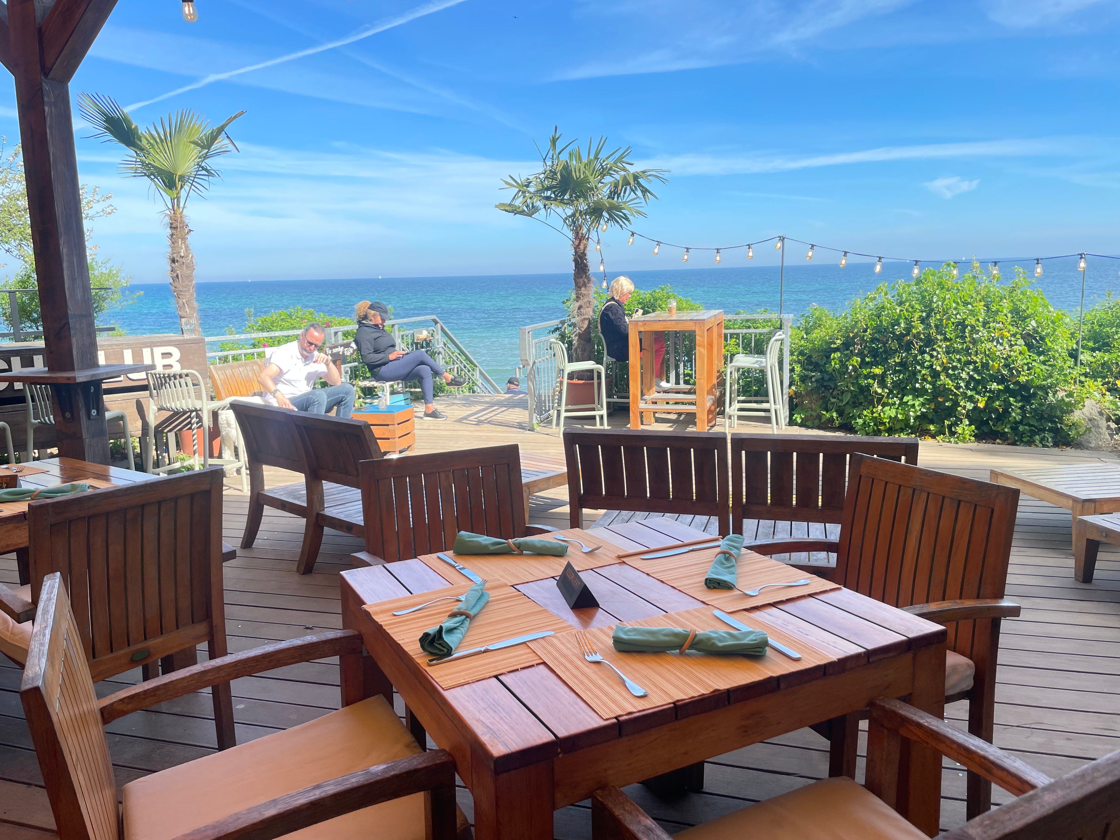 BEACH BRUNCH & BUBBLES im DECK Beach Club